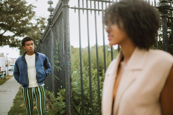 Huile de lin et cheveux : la solution naturelle pour des cheveux éclatants